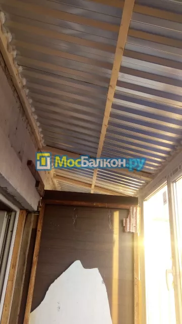 Крыша на балконе в Подольске монтаж и ремонт по выгодной цене от МосБалкон