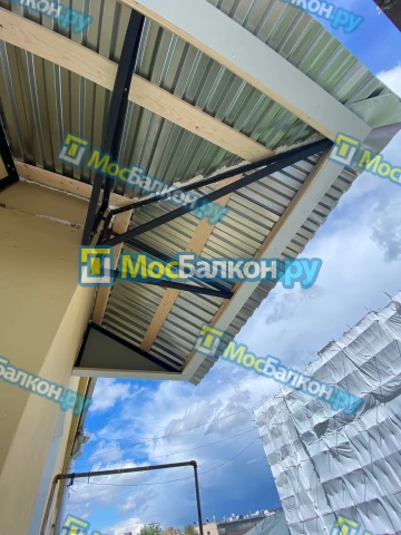 Крыша на балконе в Подольске монтаж и ремонт по выгодной цене от МосБалкон