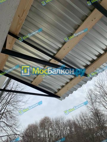  УСТАНОВКА КРЫШИ   С СНЕГОДЕРЖАТЕЛЕМ