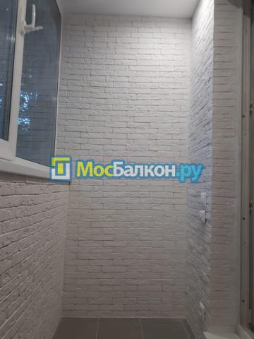 Отделка балкона декоративным камнем
